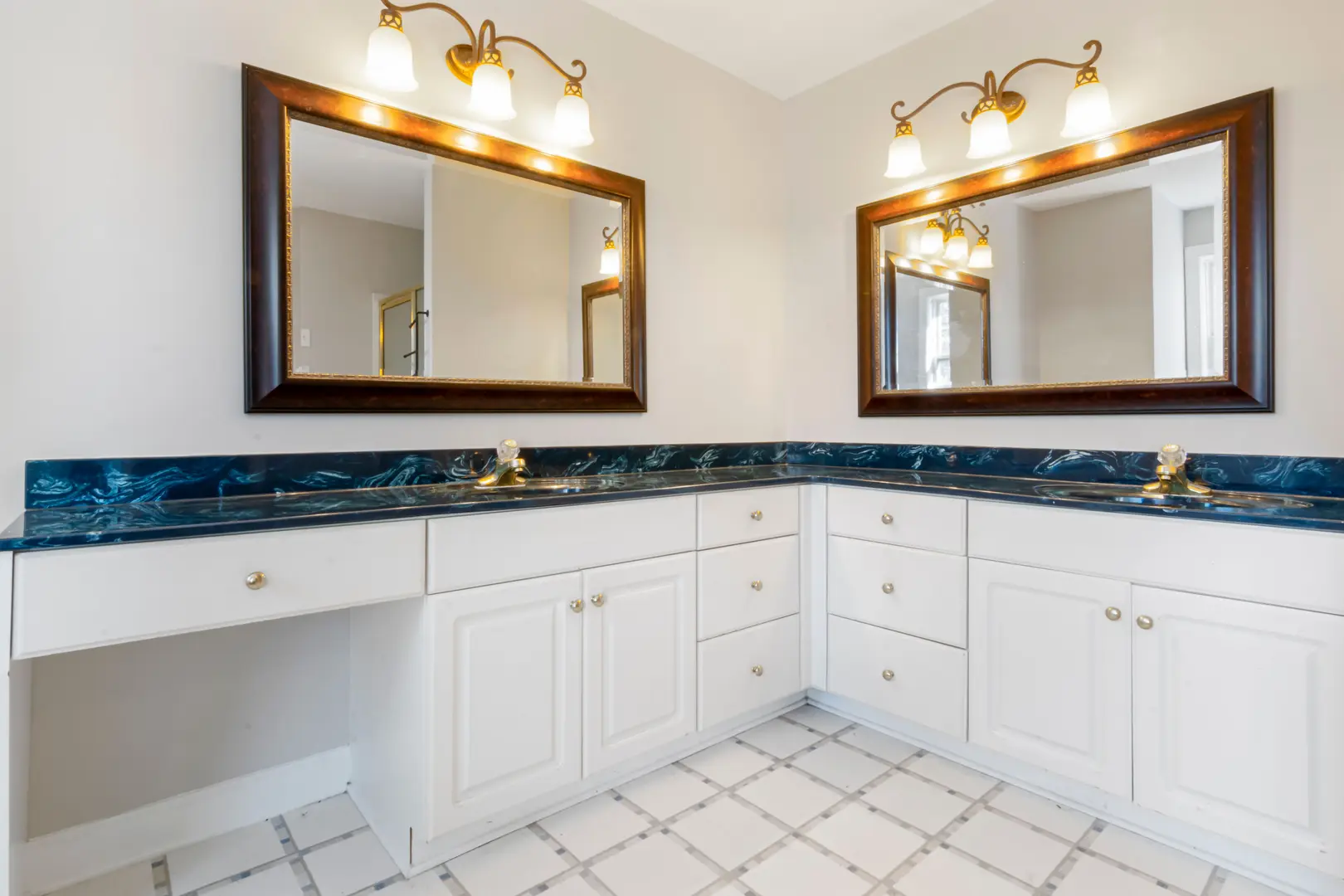 Bathroom Cabinet Light Ideas for Functional Style
