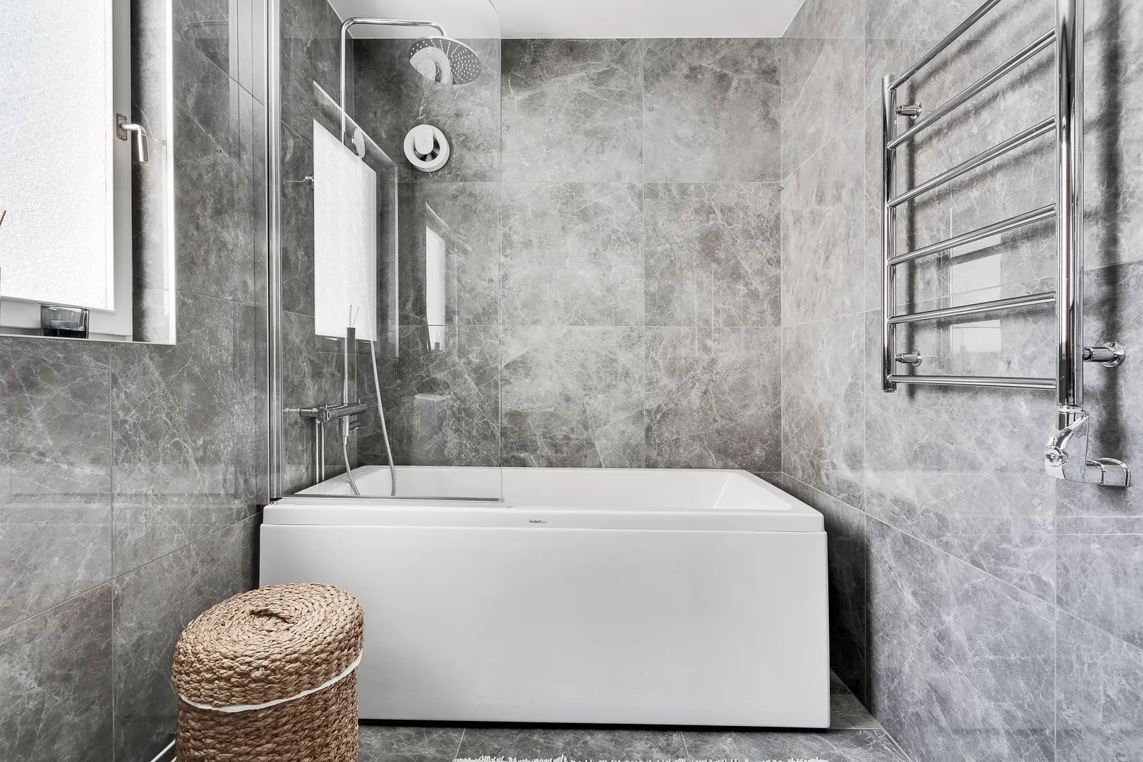 Best Baths for a Small Bathroom: Choosing the Right Fit