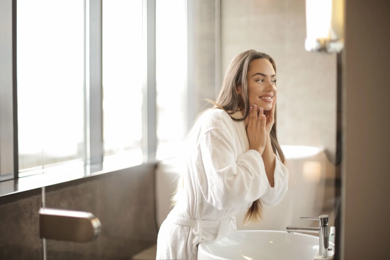 How to Choose a Bathroom Mirror That Fits Your Space