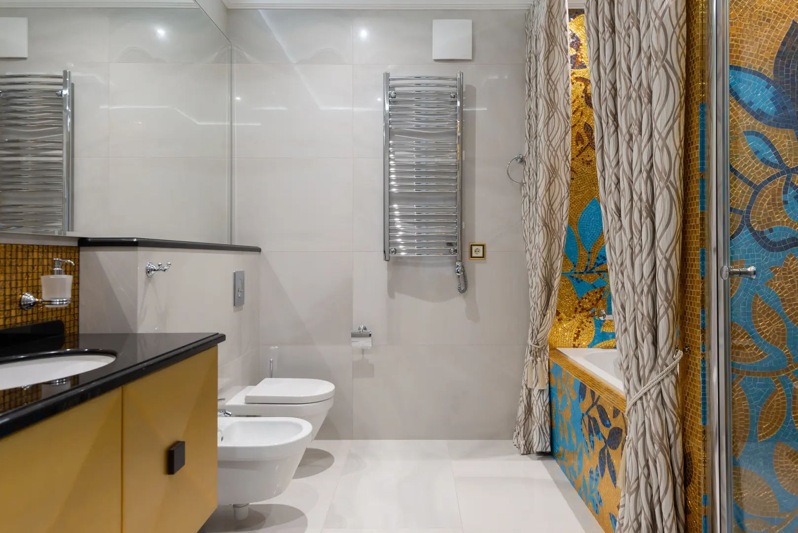 How to Choose a Shower Curtain for Style and Practicality