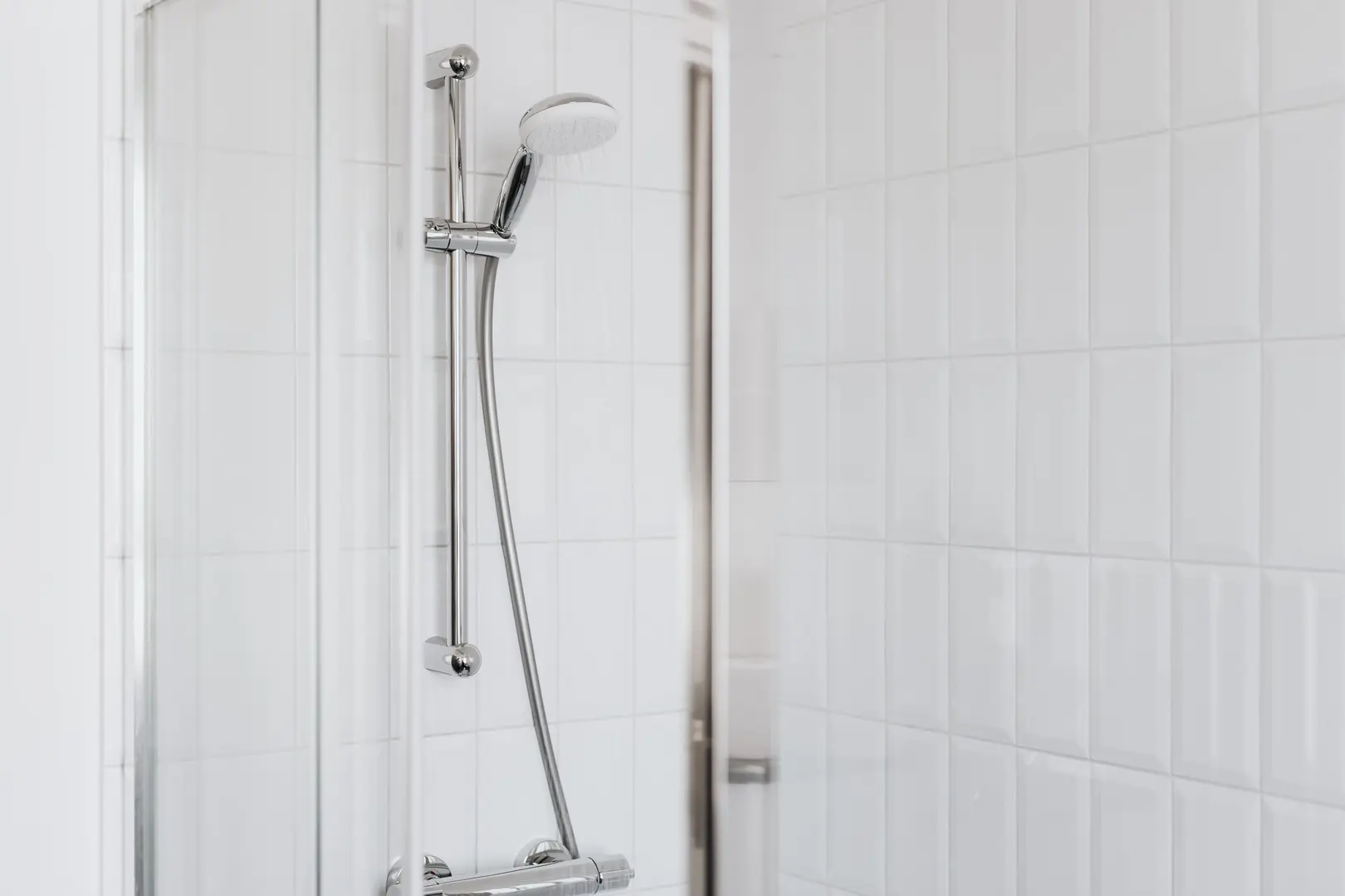 Designing a Wet Room: Essential Dos and Don'ts