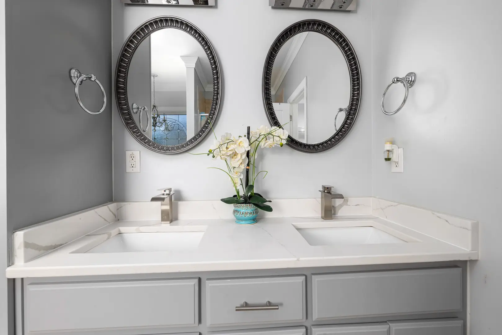 Double Bathroom Vanities: Benefits, Drawbacks, and Design Trade-Offs