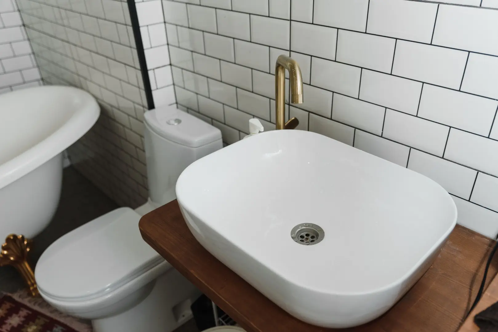 How to Clean a Porcelain Sink