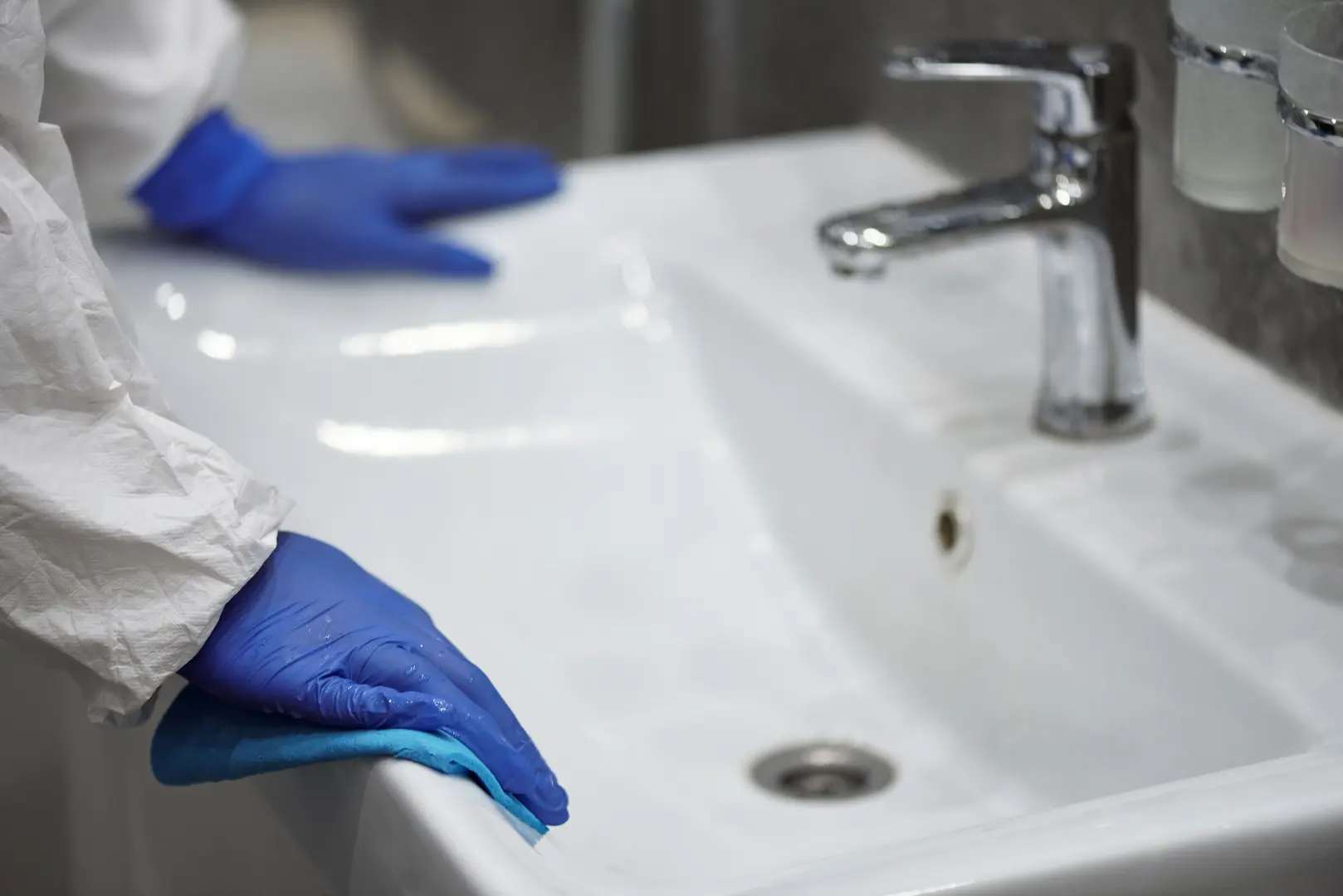 How to Deep Clean a Bathroom: A Step-by-Step Guide