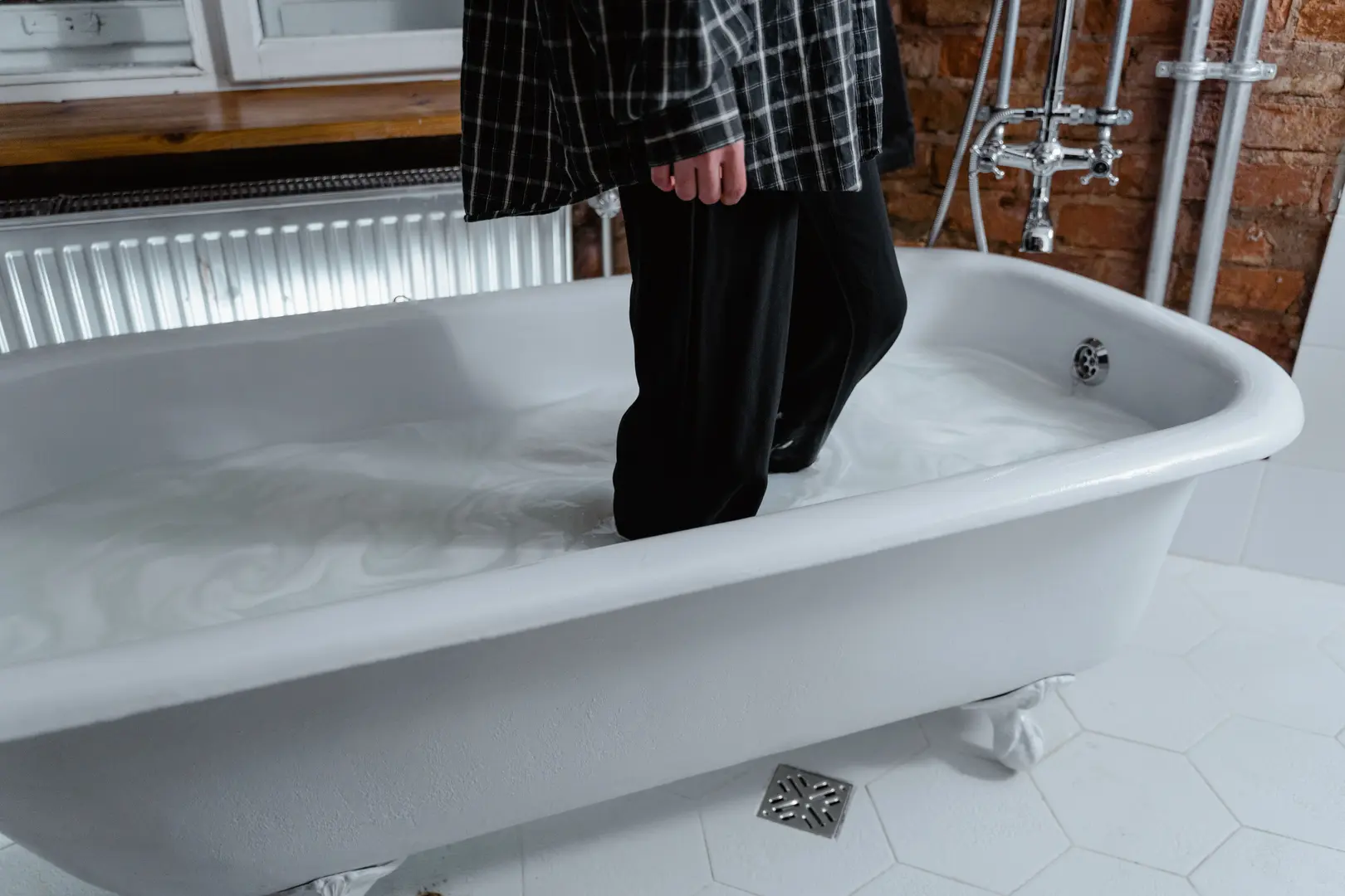 How to Recaulk a Bathtub for a Clean, Mold-Resistant Seal
