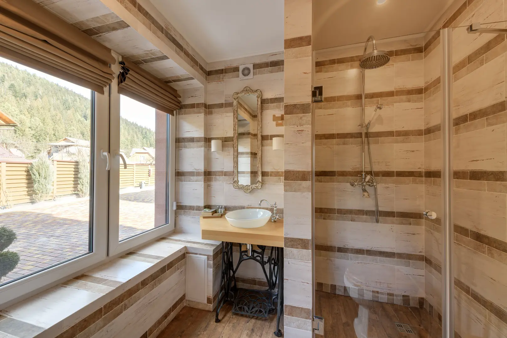 How to Maintain Privacy With a Window in the Shower