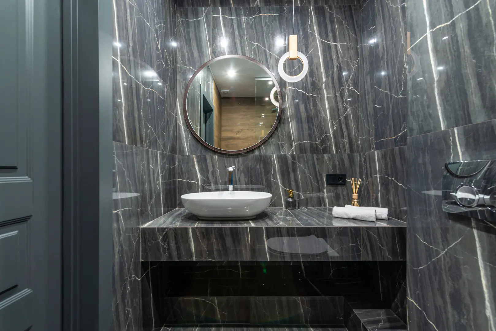 Modern vs Traditional Bathroom Design: Choosing the Right Style for You