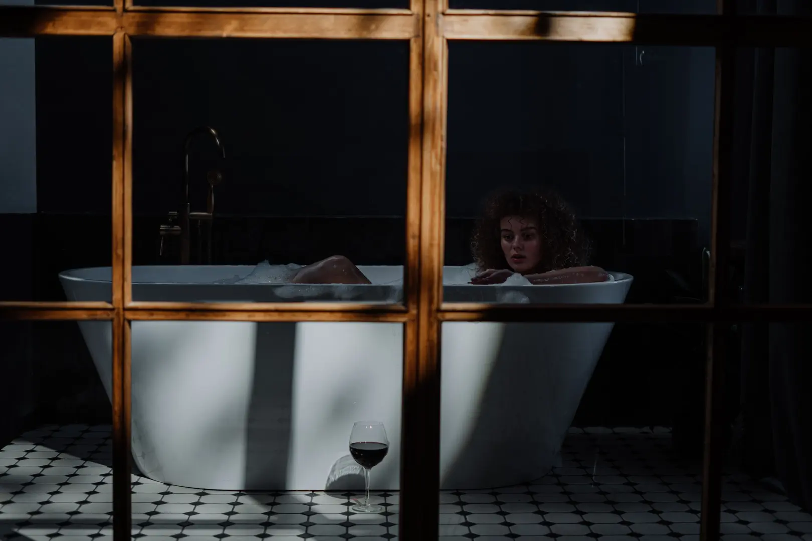 9 Reasons to Soak in Hot Baths for Relaxation and Well-Being