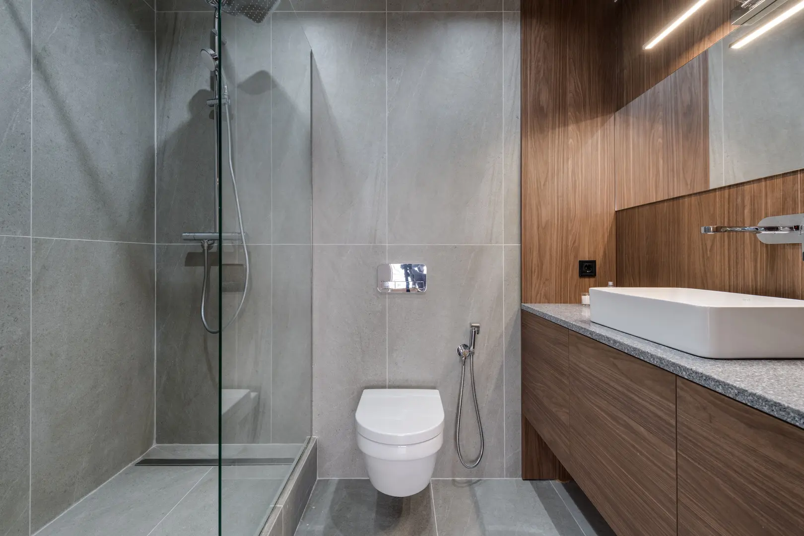 7 Wet Room Flooring Options for a Safe, Stylish Space