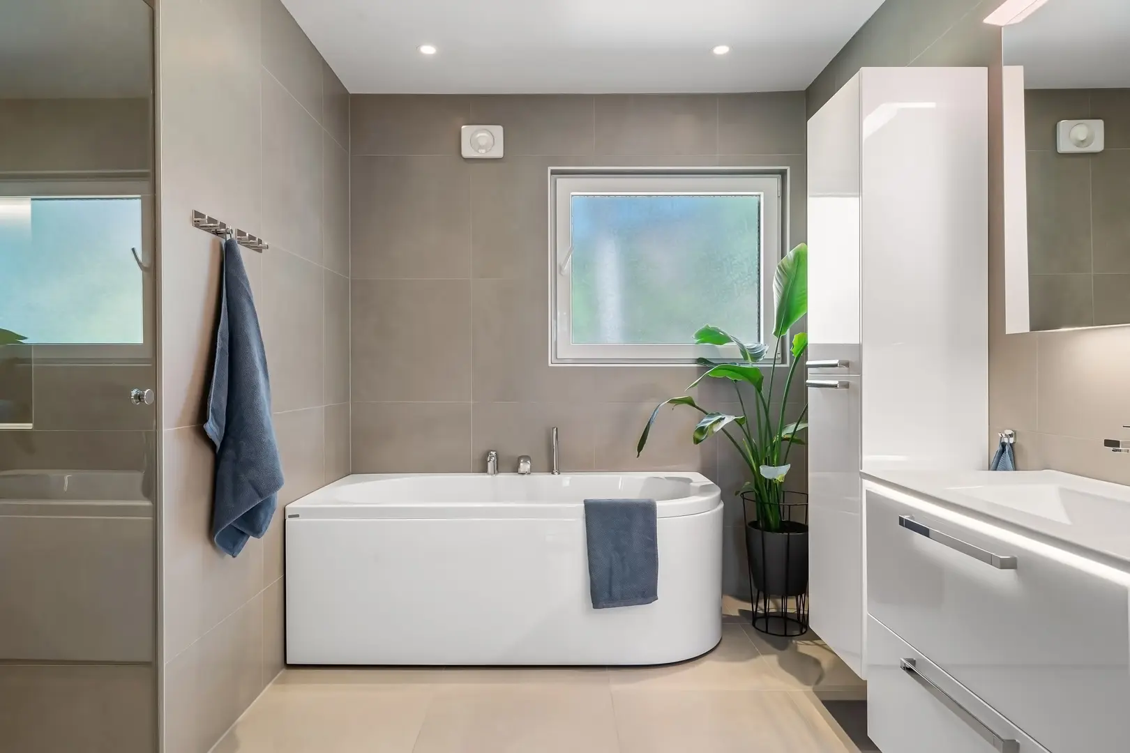 How to Ventilate a Bathroom Without Windows Effectively